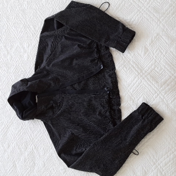 Sporty Cropped Reebok Hoodie Jacket - Picture 2 of 5